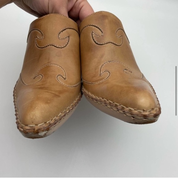 Frye Phoenix Mule Clog Leather Stacked Heel Tan Slip
On Pointed Toe Shoe 9.5 - Picture 6 of 8